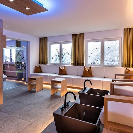 Hotel St-Leonhard 皮茨河谷圣莱昂哈德 外观 照片