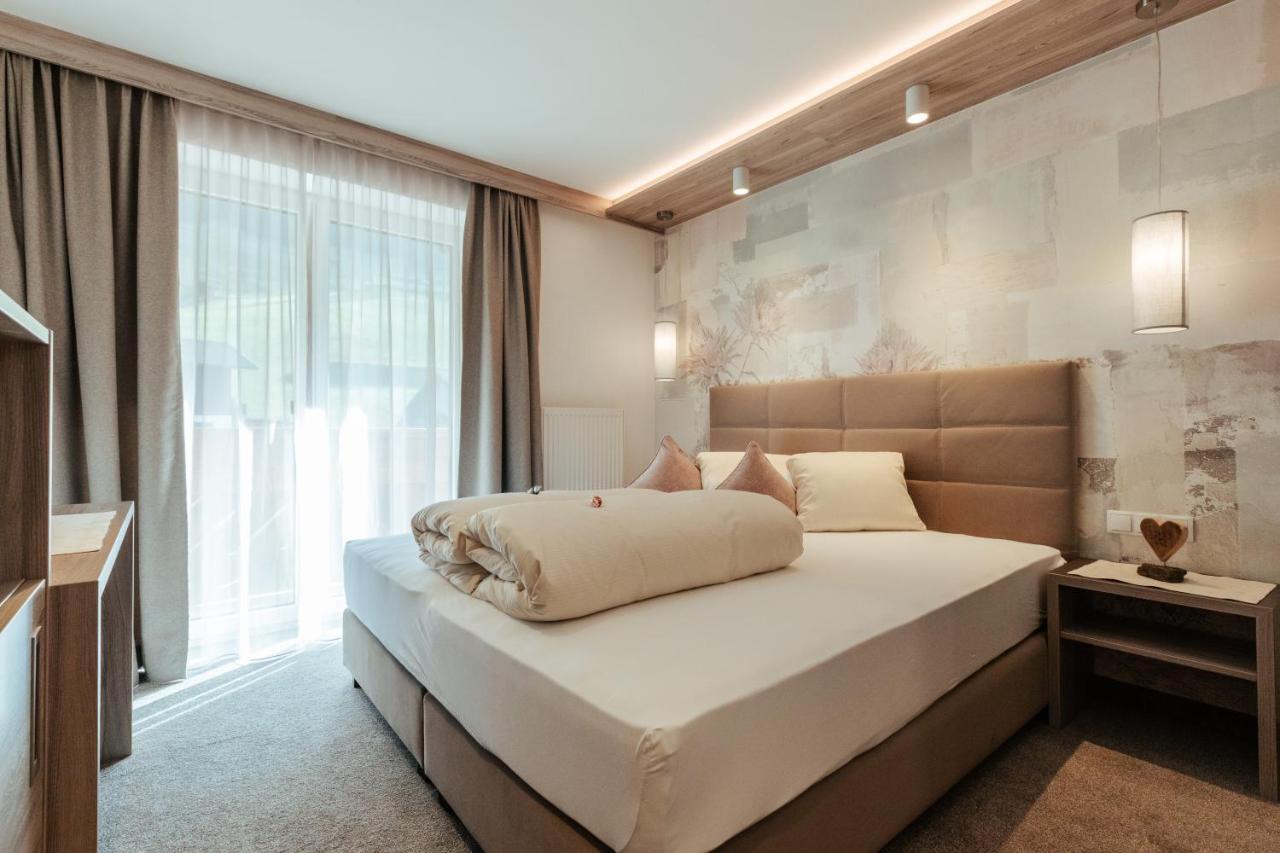 Hotel St-Leonhard 皮茨河谷圣莱昂哈德 外观 照片
