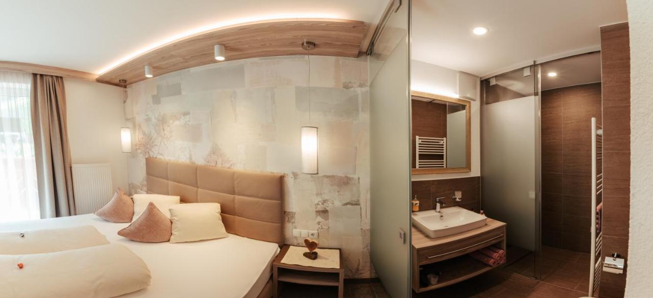 Hotel St-Leonhard 皮茨河谷圣莱昂哈德 外观 照片
