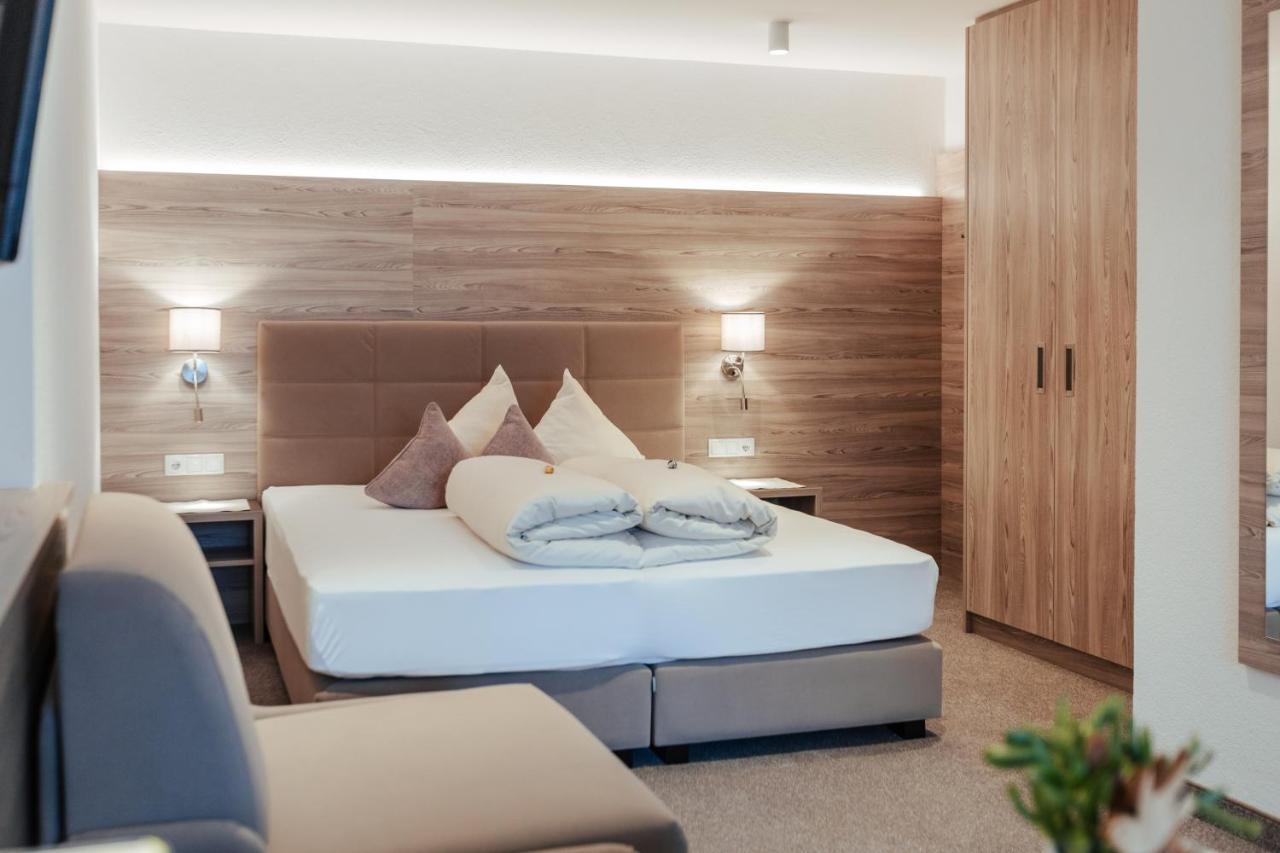 Hotel St-Leonhard 皮茨河谷圣莱昂哈德 外观 照片