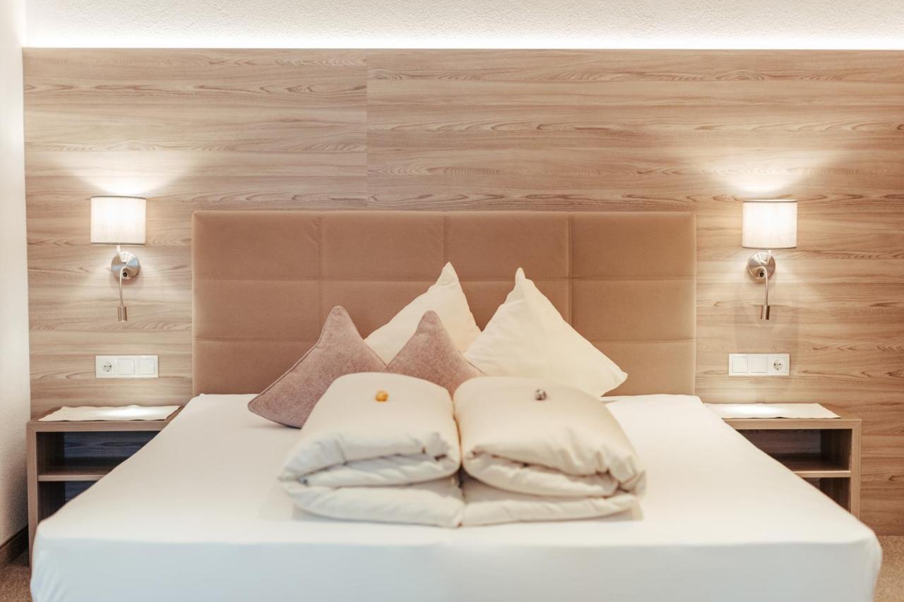 Hotel St-Leonhard 皮茨河谷圣莱昂哈德 外观 照片