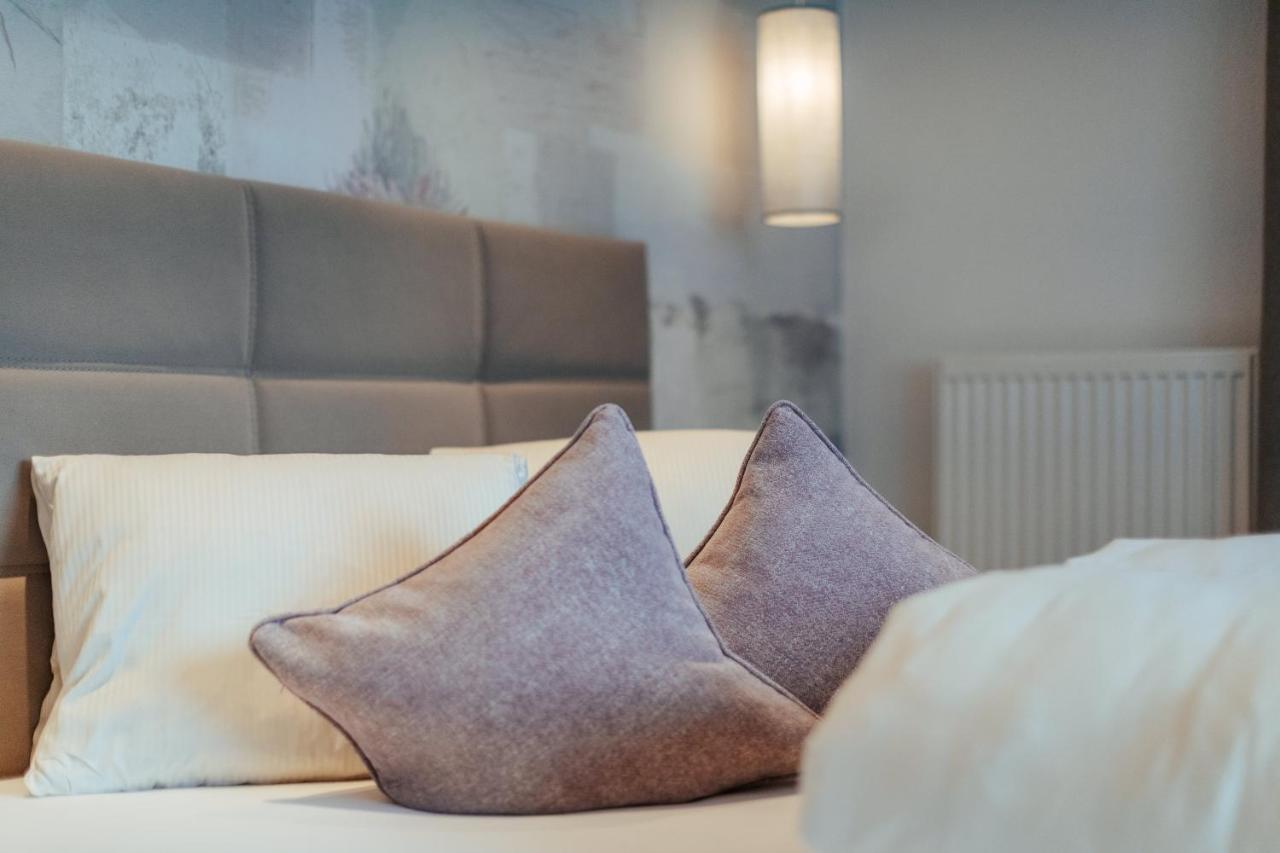 Hotel St-Leonhard 皮茨河谷圣莱昂哈德 外观 照片