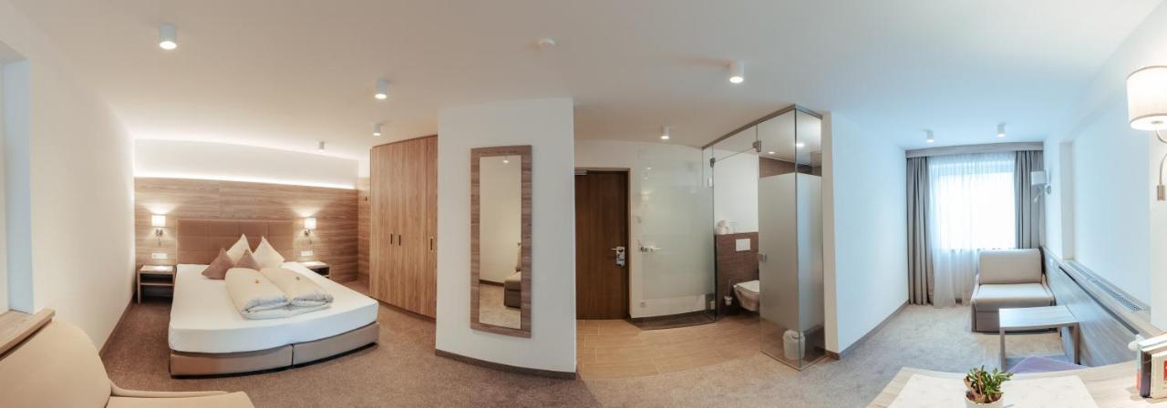 Hotel St-Leonhard 皮茨河谷圣莱昂哈德 外观 照片