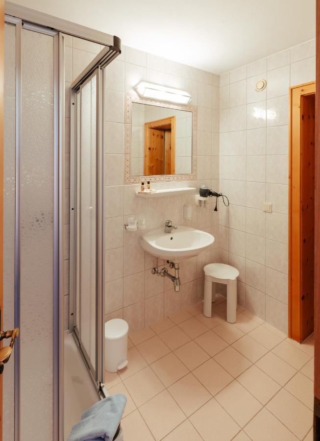 Hotel St-Leonhard 皮茨河谷圣莱昂哈德 外观 照片