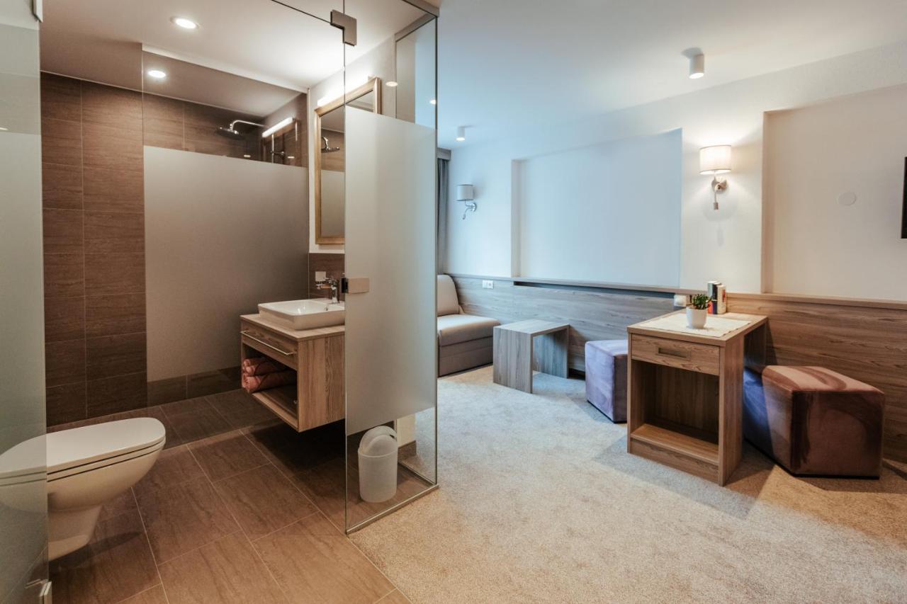 Hotel St-Leonhard 皮茨河谷圣莱昂哈德 外观 照片