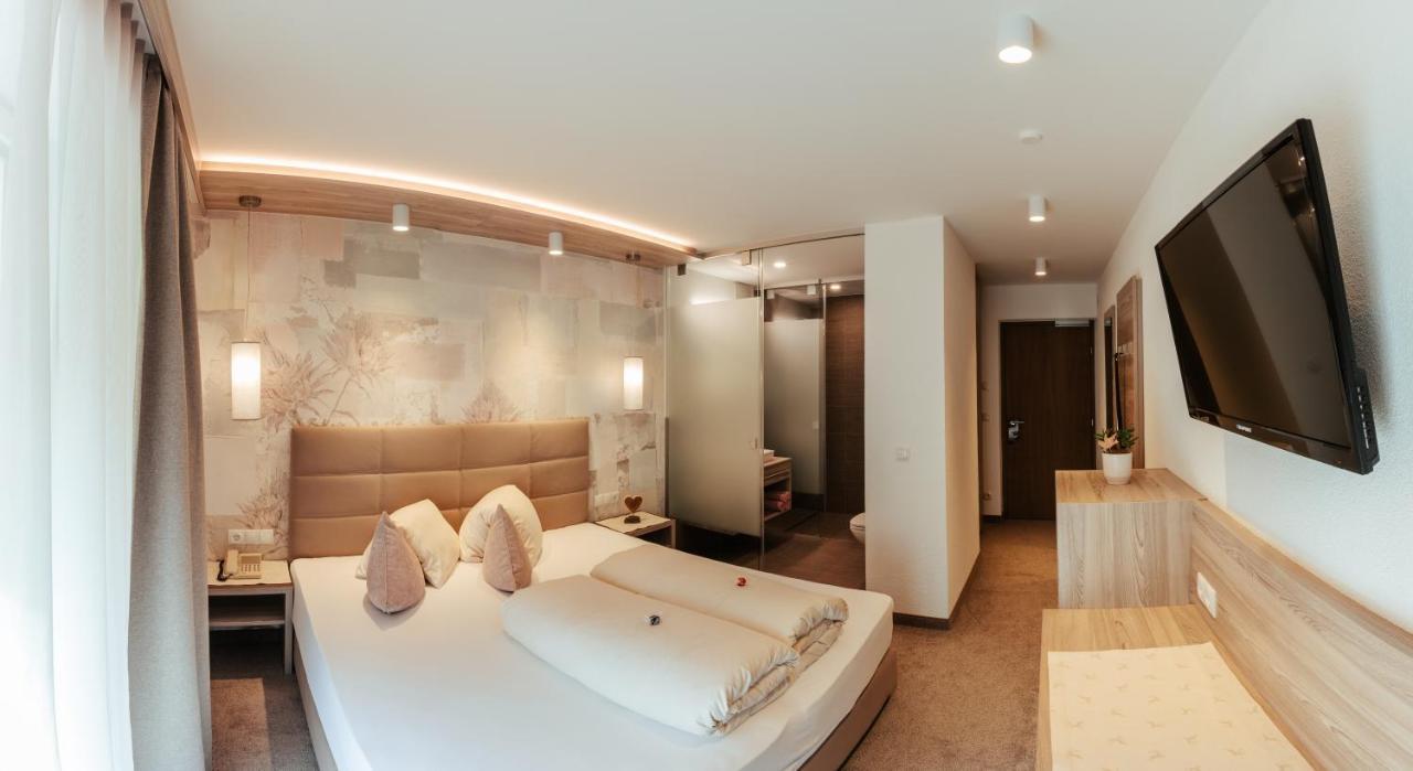 Hotel St-Leonhard 皮茨河谷圣莱昂哈德 外观 照片