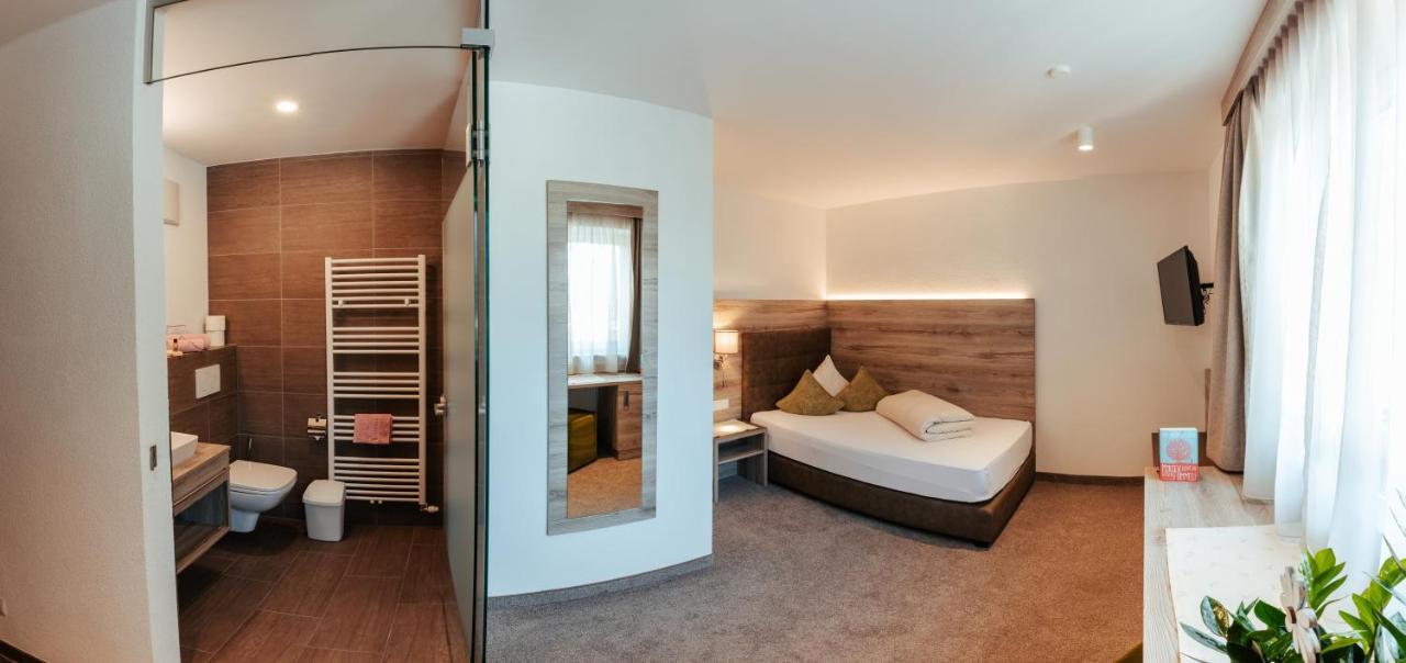 Hotel St-Leonhard 皮茨河谷圣莱昂哈德 外观 照片