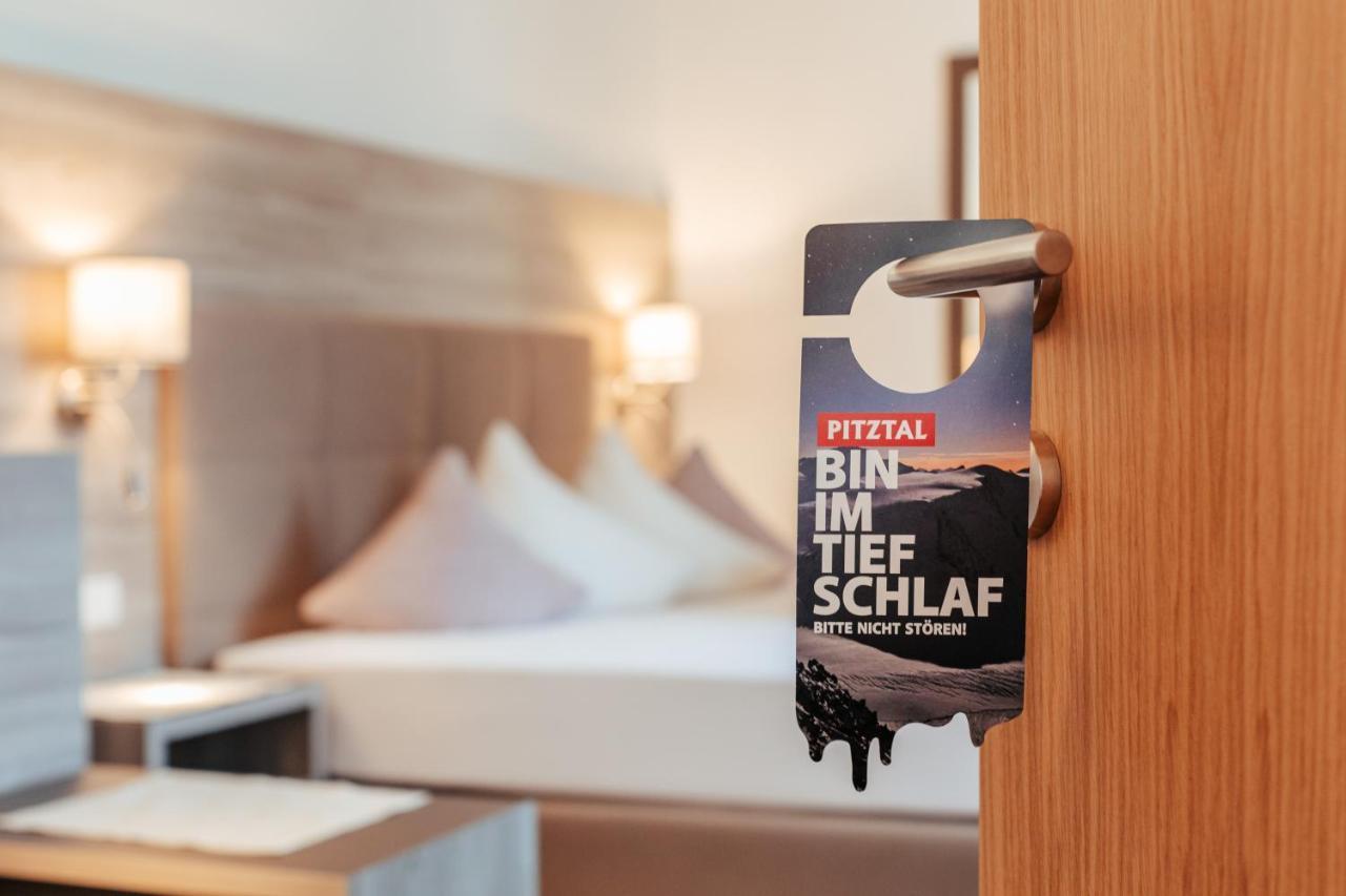 Hotel St-Leonhard 皮茨河谷圣莱昂哈德 外观 照片