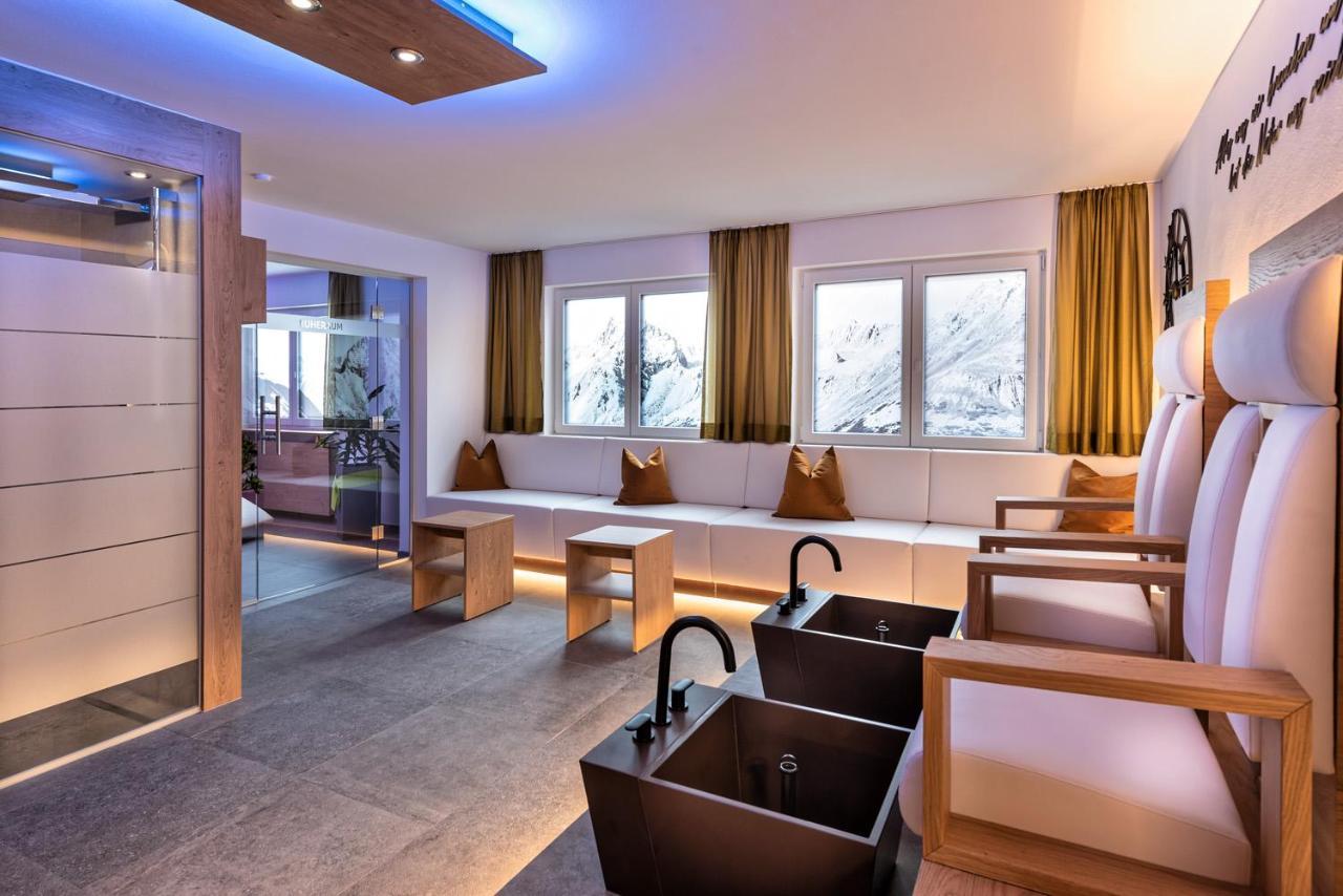 Hotel St-Leonhard 皮茨河谷圣莱昂哈德 外观 照片