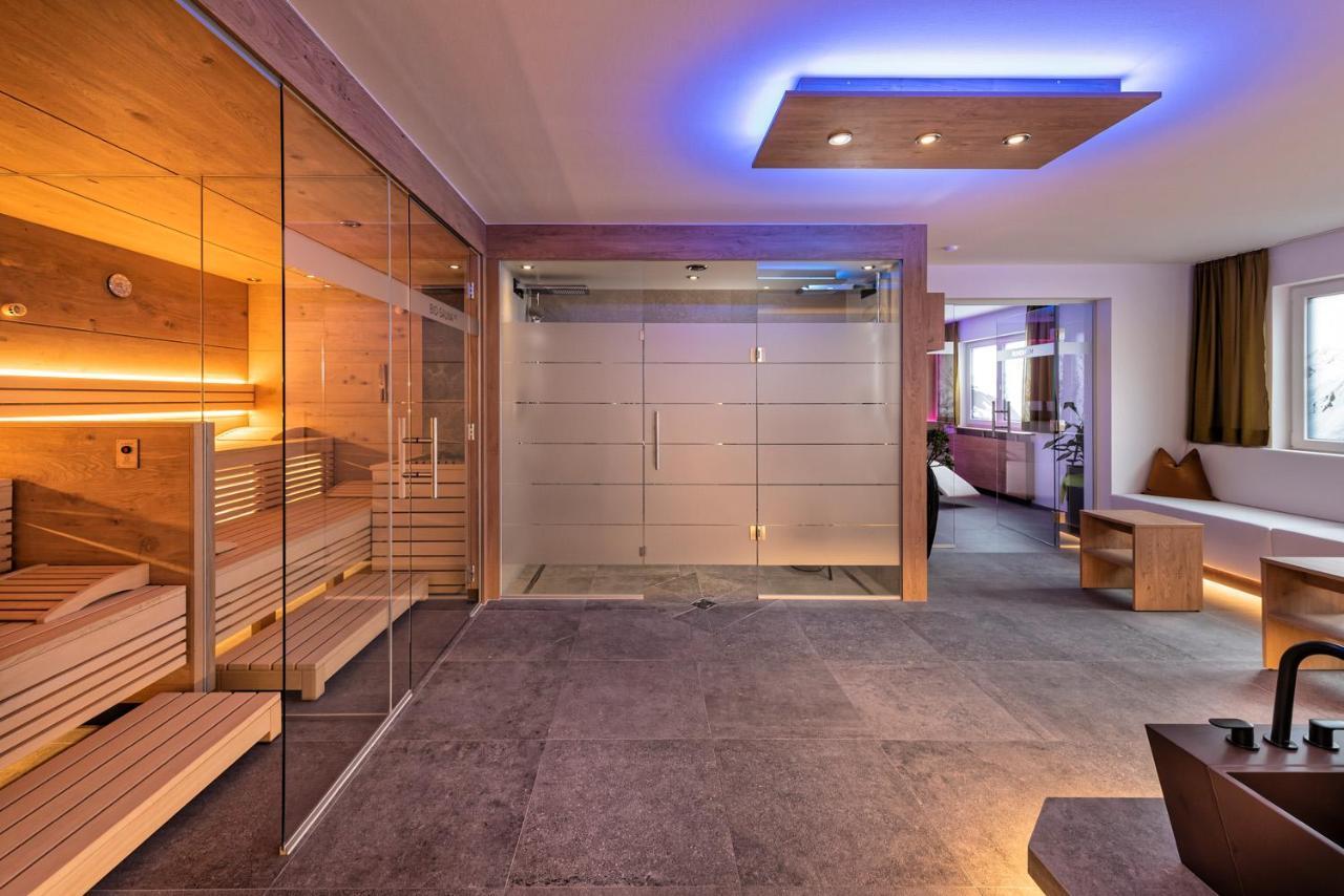 Hotel St-Leonhard 皮茨河谷圣莱昂哈德 外观 照片