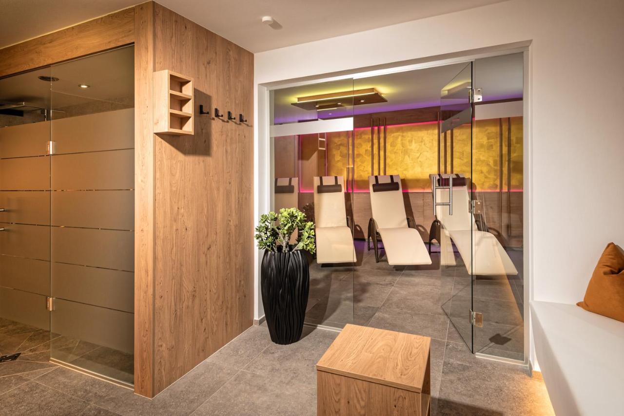 Hotel St-Leonhard 皮茨河谷圣莱昂哈德 外观 照片