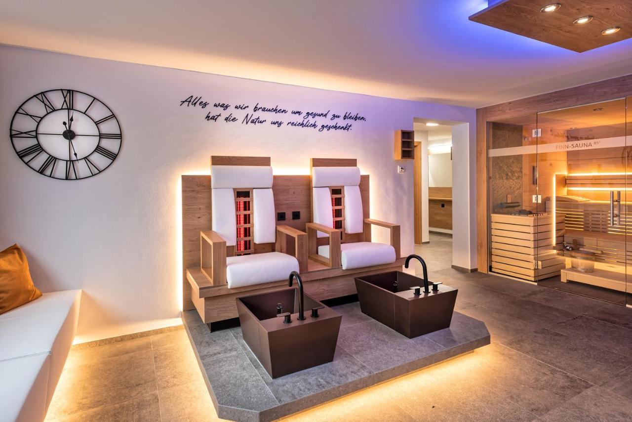 Hotel St-Leonhard 皮茨河谷圣莱昂哈德 外观 照片