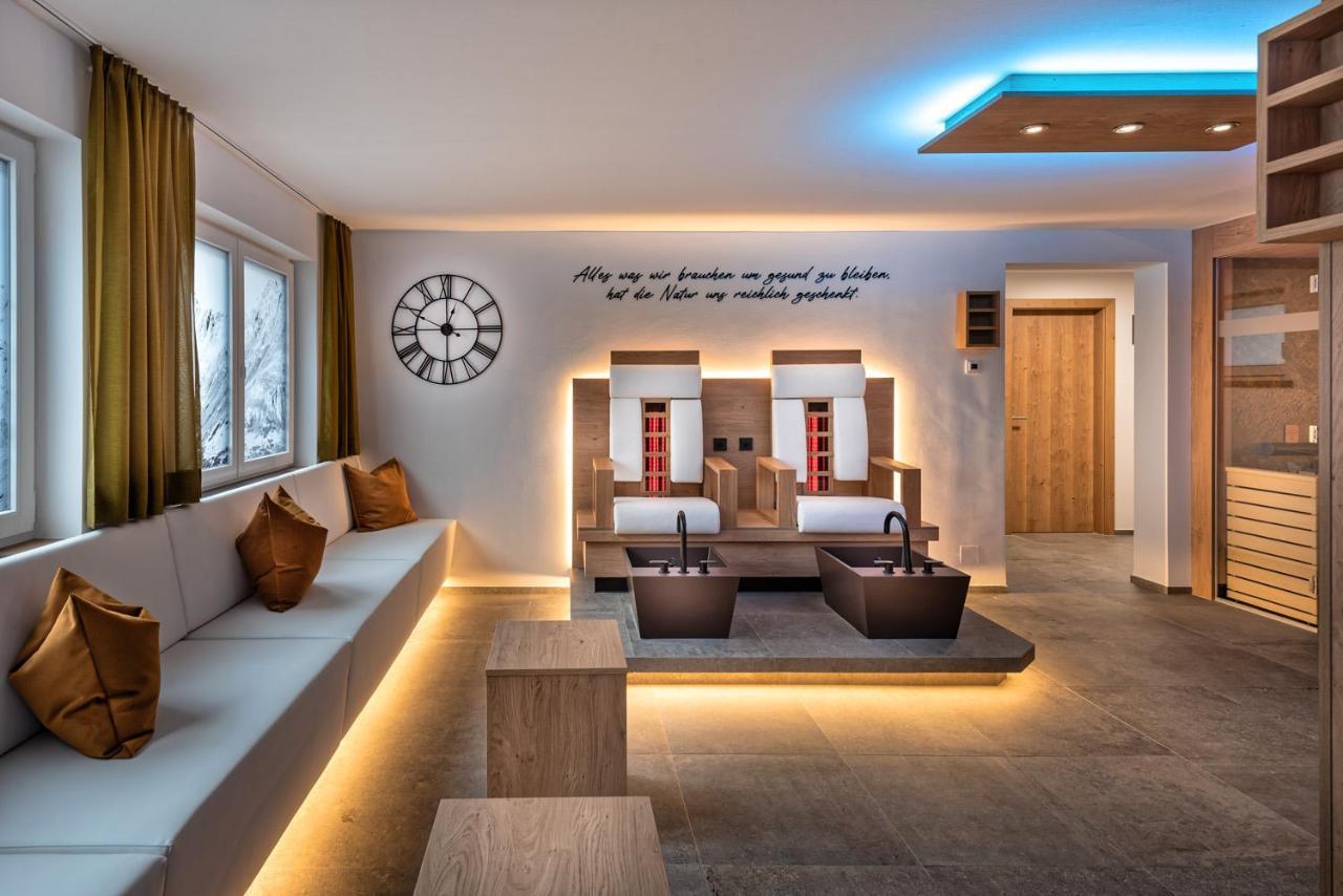 Hotel St-Leonhard 皮茨河谷圣莱昂哈德 外观 照片