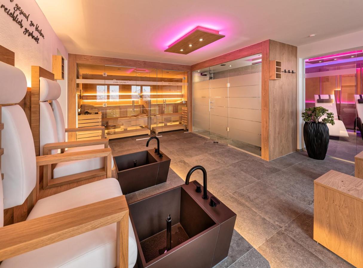 Hotel St-Leonhard 皮茨河谷圣莱昂哈德 外观 照片