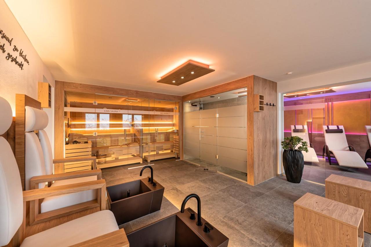 Hotel St-Leonhard 皮茨河谷圣莱昂哈德 外观 照片