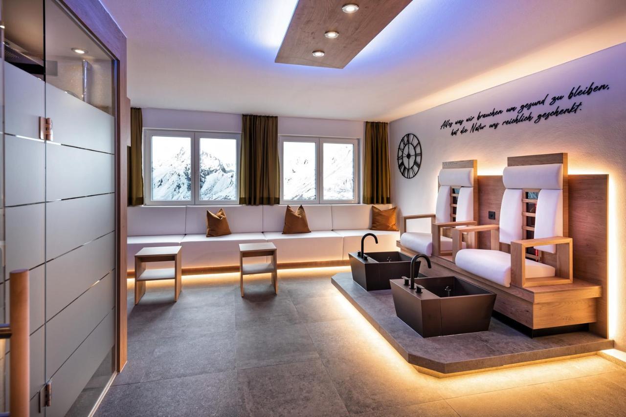 Hotel St-Leonhard 皮茨河谷圣莱昂哈德 外观 照片