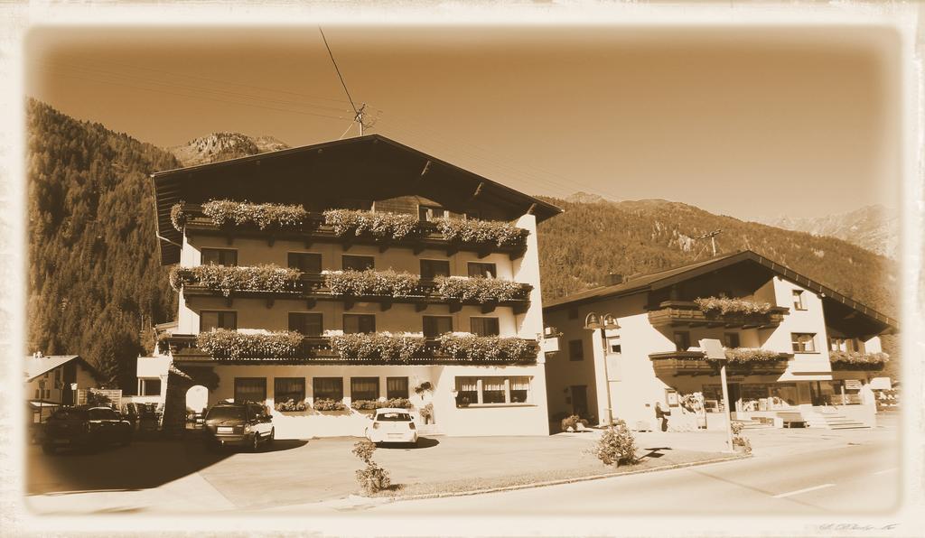 Hotel St-Leonhard 皮茨河谷圣莱昂哈德 外观 照片